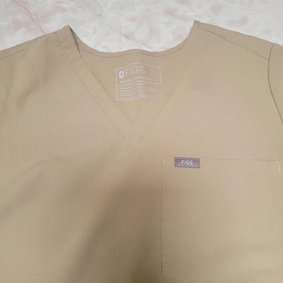 FIGS Catarina scrub top in Tan Size Small,  Desert tan sand Color, One Pocket - Picture 3 of 8